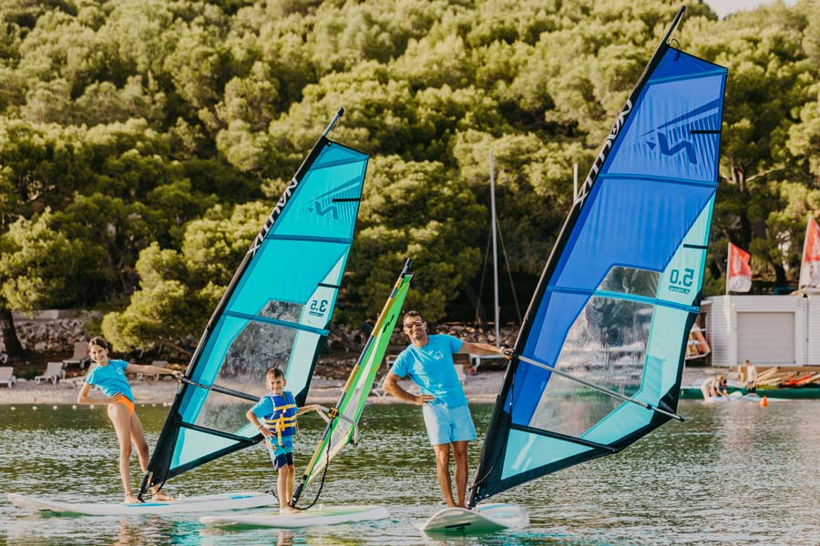 Geromella windsurfing school and center