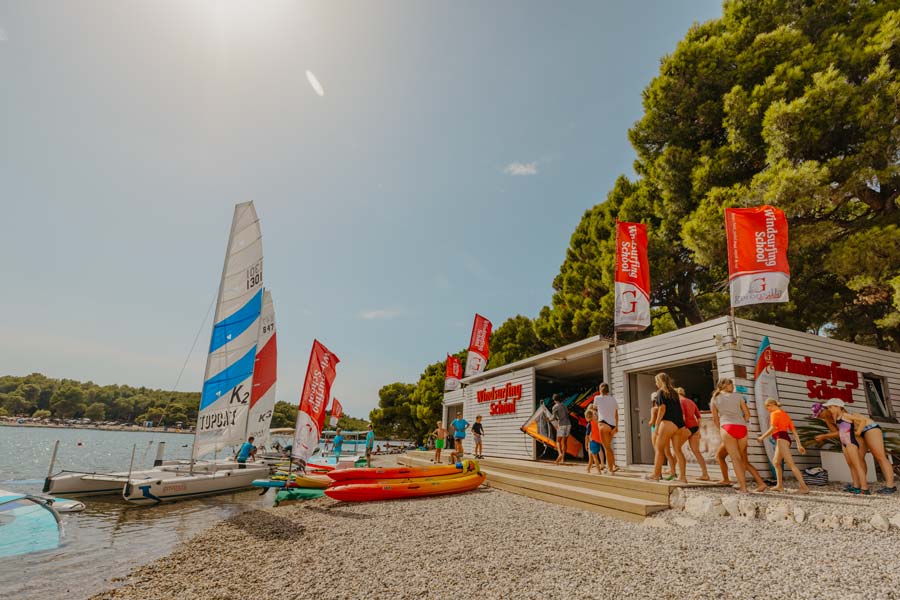 Geromella windsurfing school and center Pomer